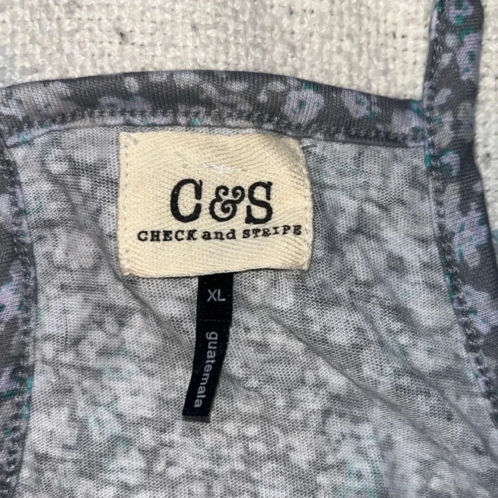 C&S Strappy Racerback Floral Tank Top V Neck Grey With Flowers Size XL - Picture 3 of 5